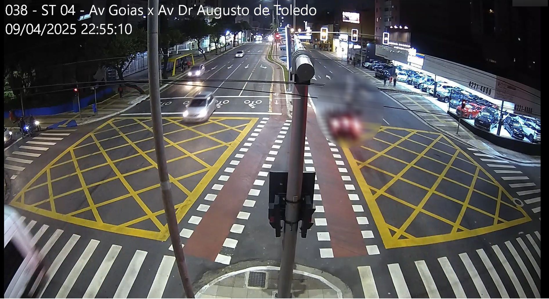 Momento em que as duas jovens foram atropeladas em São Caetano