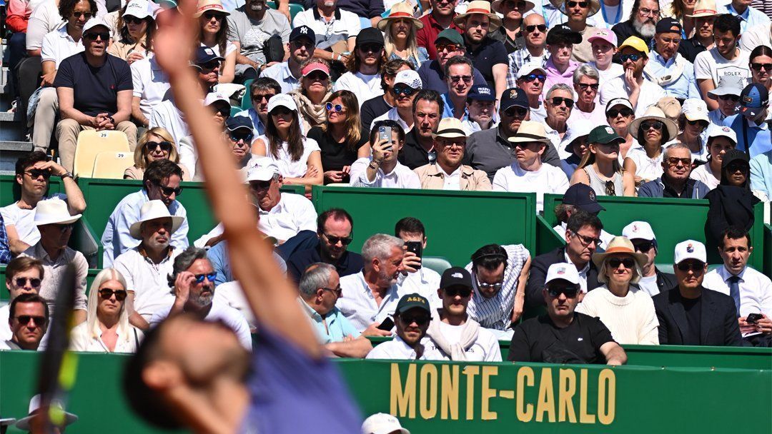 Carlos Alcaraz avança às quartas em Monte Carlo