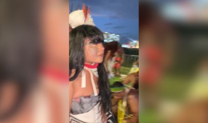 Deputada Célia Xakriabá é atingida por gás lacrimogênio durante protesto
