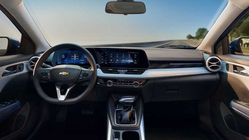 Chevrolet Monza chinês: interior do Onix deverá seguir esse visual •