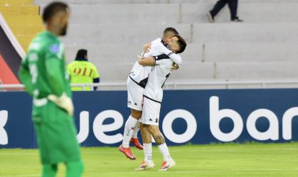 Coutinho abriu o placar para o Vasco na Sul-Americana