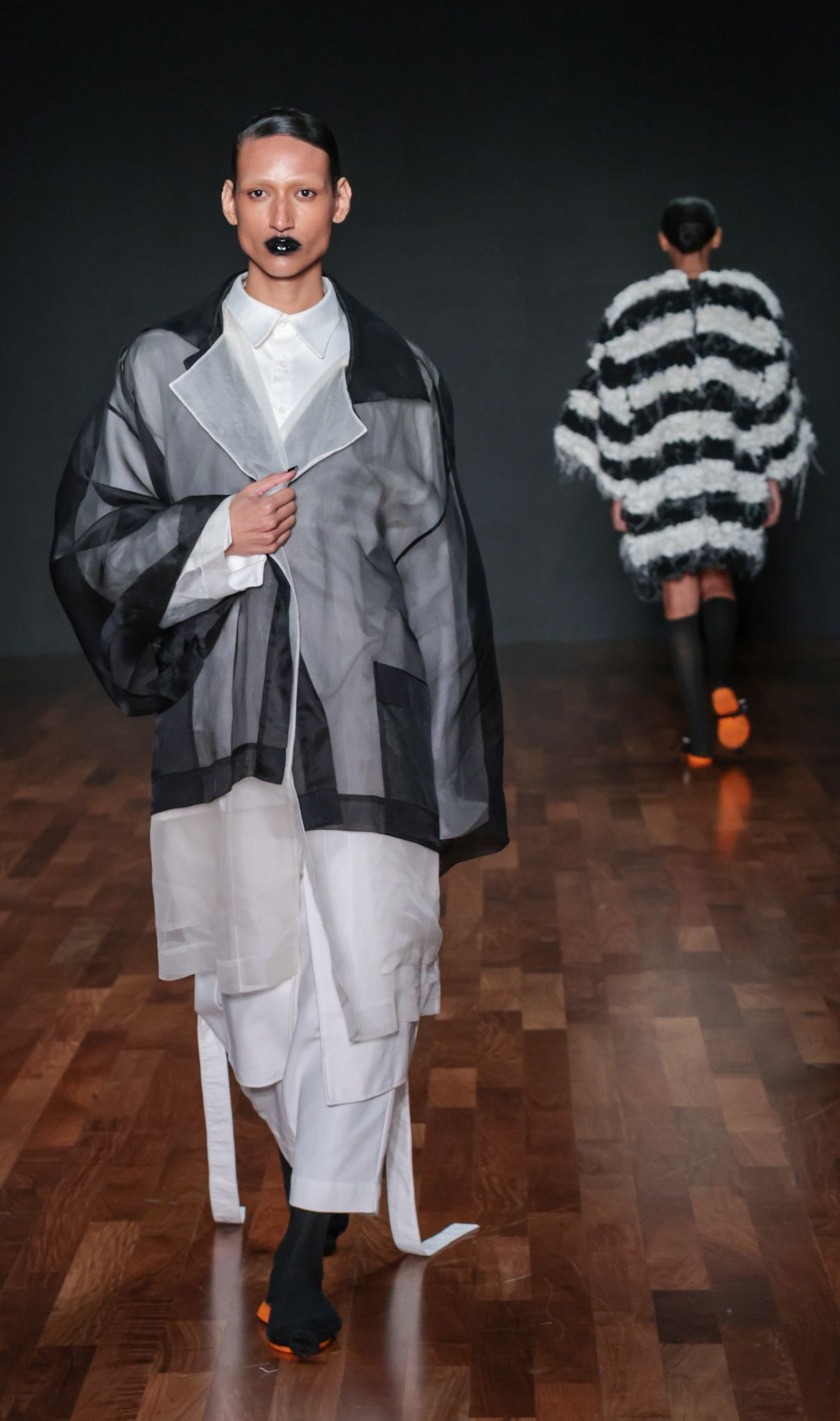 Desfile de Leandro Castro na SPFW N59 • Tomzé Fonseca/ Agnews