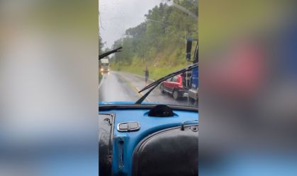 Imagem de destaque do post: Vídeo: caminhoneiro escapa de acidente em rodovia do Paraná
