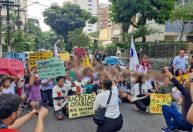 Alunos fazem protesto após caso de racismo em shopping de São Paulo