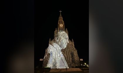 Catedral de Pedra (RS) ganha projeção em homenagem ao papa Francisco