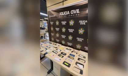 Operação da polícia do Rio intima usuários de celulares roubados