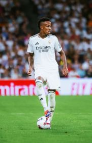 Éder Militão em ação pelo Real Madrid