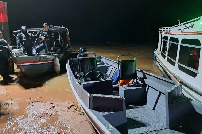 Embarcação usada pelos criminosos também foi apreendida • Divulgação