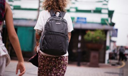 Estudante com mochila