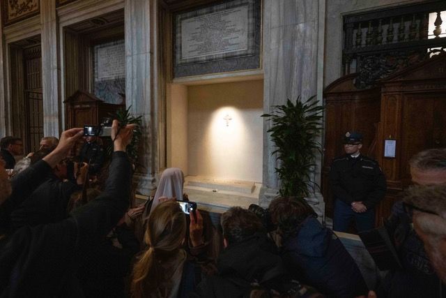 FOTO TUMULO