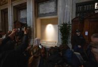 Centenas fazem fila em 1º dia de visitação do túmulo do papa Francisco