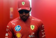 Hamilton admite frustração com desempenho na Ferrari: "Vai ser doloroso"