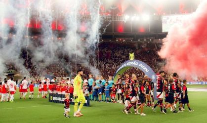 Flamengo durante entrada no Maracanã
