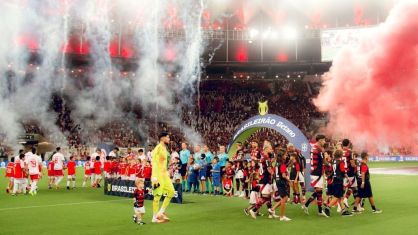Flamengo durante entrada no Maracanã
