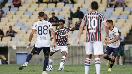 Fluminense x Aparecidense em lance pela partida de ida da terceira fase da Copa do Brasil