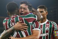 Cano brilha, e Fluminense vence Once Caldas pela Sul-Americana