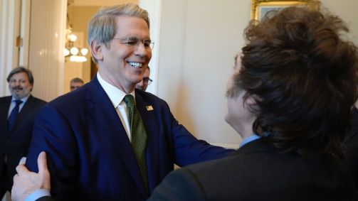 O presidente da Argentina, Javier Milei, recebe o secretário do Tesouro dos EUA, Scott Bessent