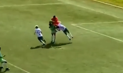 Jogador morre após choque com goleiro em partida de futebol