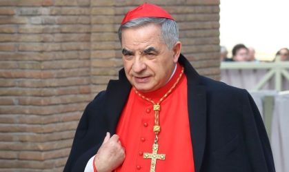 Cardeal condenado e demitido por Francisco diz que não estará no conclave