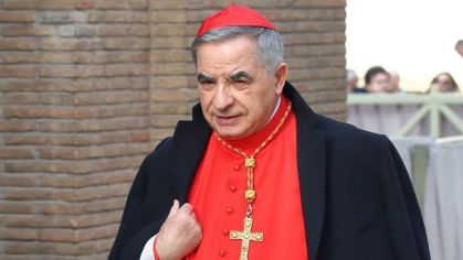 Cardeal italiano Giovanni Angelo Becciu, Prefeito Emérito da Congregação para as Causas dos Santos, durante a procissão penitencial da Quarta-feira de Cinzas na Basílica de Santa Sabina. Roma, 22 de fevereiro de 2023