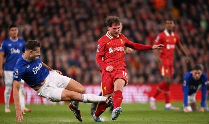 A falta duríssima de Tarkowski em MacAllister