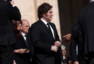Javier Milei chega ao funeral do papa Francisco no Vaticano