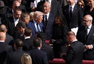 Críticas do papa Francisco contra Trump foram relembradas durante homilia