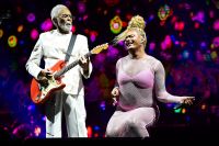 Liniker anuncia gravação de música inédita de Gilberto Gil