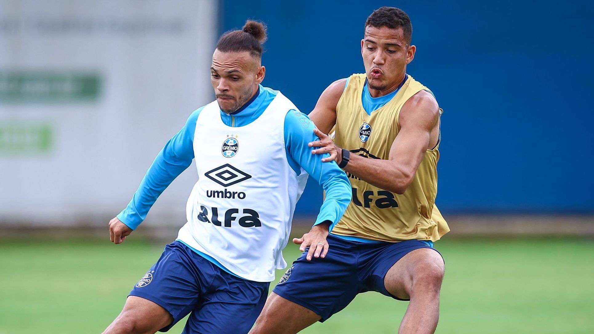 Braithwaite durante treino do Grêmio