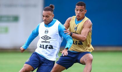 Braithwaite durante treino do Grêmio