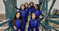 Passageiras da Blue Origin foram ao espaço com trajes de grife; saiba mais