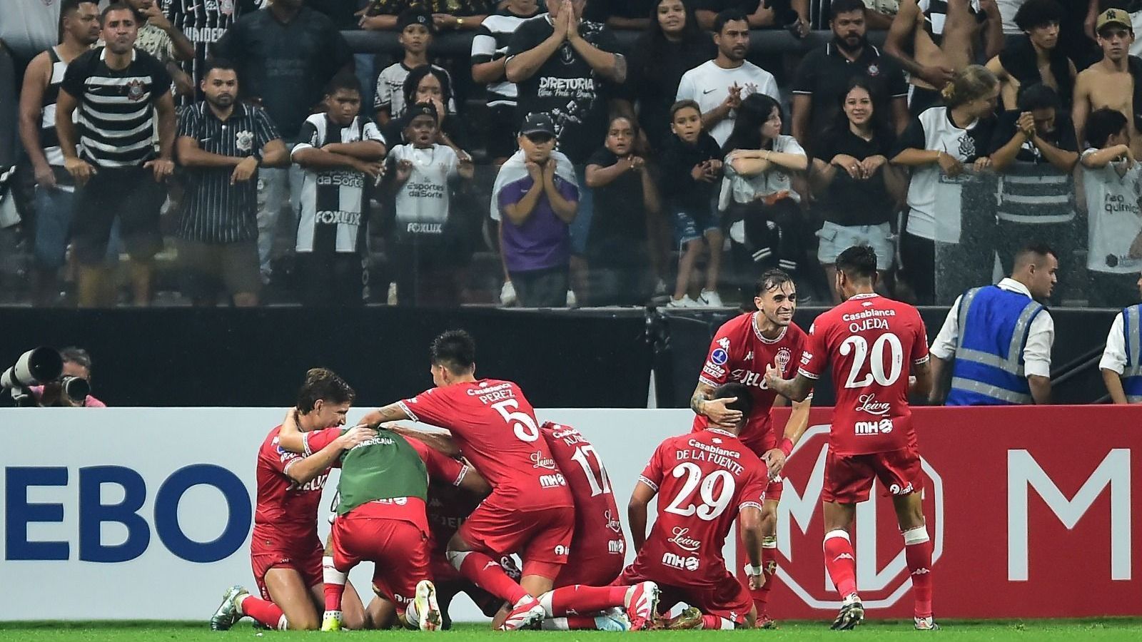Huracán surpreendeu o Corinthians com show de Serqueira