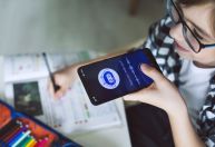 Crianças e adolescentes não devem usar apps de IA, alerta organização
