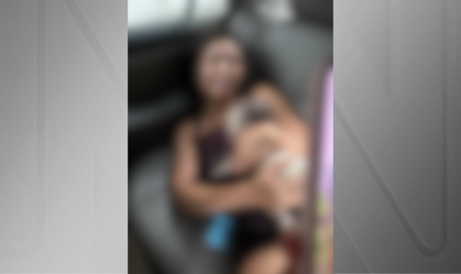 Imagem mostra mãe e bebê que nasceu dentro de carro no Recife