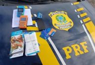 Vídeo: PRF encontra dinheiro em fundo falso no painel de carro em SP