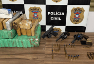 Polícia encontra "bunker" do crime e apreende armas e drogas no MT
