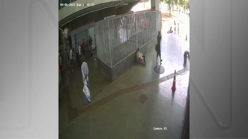 Momento em que a mulher despenca em rodoviária no DF