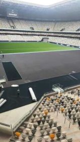 Instalação do gramado sinético na Arena MRV