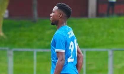 Astro do futebol, de 22 anos, passa mal e morre antes de partida