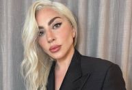 Lady Gaga manda entregar pizza para fãs em hotel: "Presente Maravilhoso"