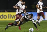 Sob vaias, Vasco empata com Lanús pela Sul-Americana