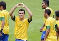 Ex-atacante da Seleção Brasileira se aposenta aos 35 anos