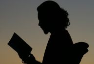 Dia Mundial do Livro: veja títulos cobrados nos vestibulares 2026