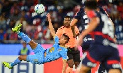 Bolívar abre placar contra o Cerro Porteño com belo gol de bicicleta