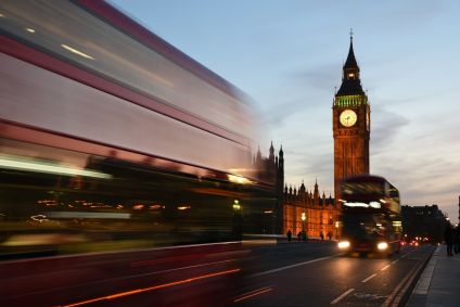 Londres. O relógio Big Ben está em destaque