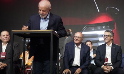 Lula assina decreto que regulamenta o Mover