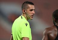 Jogadores abandonam partida na Bósnia após árbitro se recusar a checar VAR