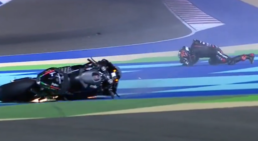 Piloto após sofrer queda durante GP do Catar de Motovelocidade