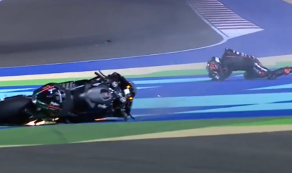 Piloto após sofrer queda durante GP do Catar de Motovelocidade
