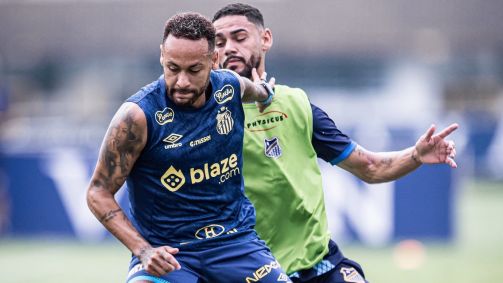 Neymar atua em jogo-treino pelo Santos